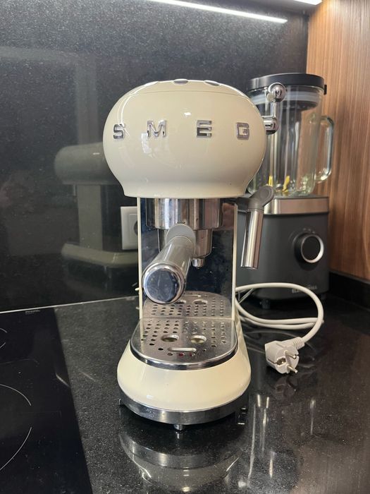 Máquina de café expresso da Smeg