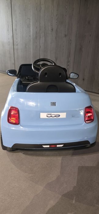 Vende se um carro para crianças, fiat 500