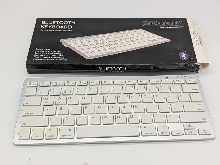 Teclados de computador (conjunto de 6), sendo dois deles flexíveis, e um BT.