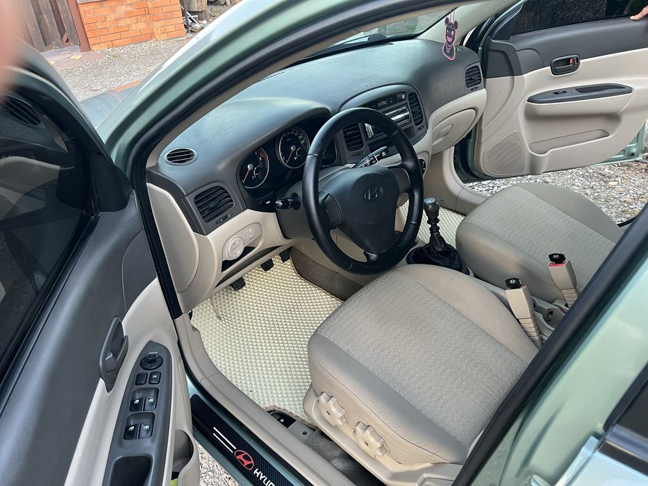 HYUNDAI       Accent