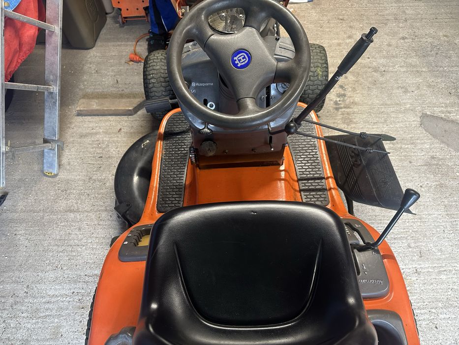 Traktorek husqvarna yth150xp