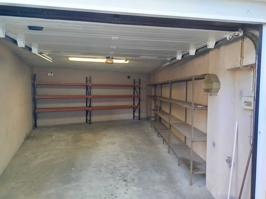 Garagem BOX com portão  ELECTRICO