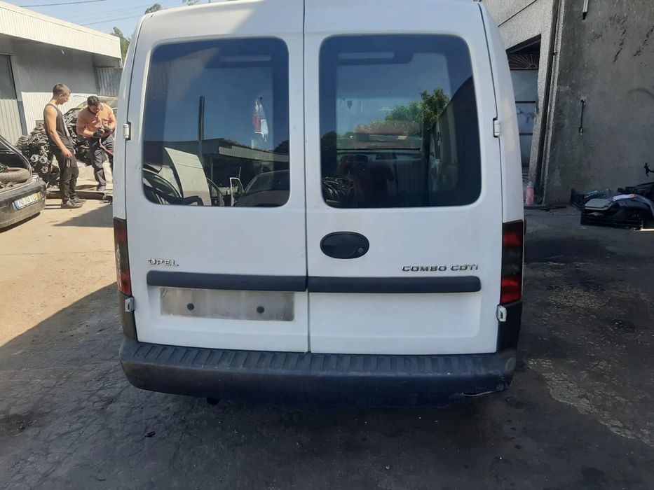 Opel Combo C para peças