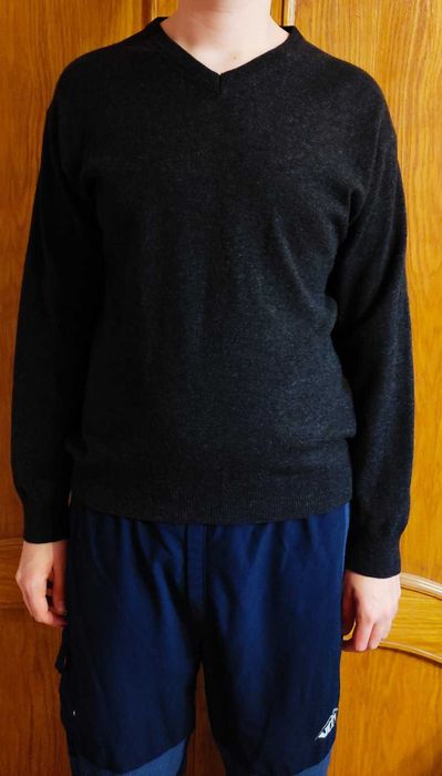 Фирменный свитер 52-54 размер. Италия.100% шерсть.