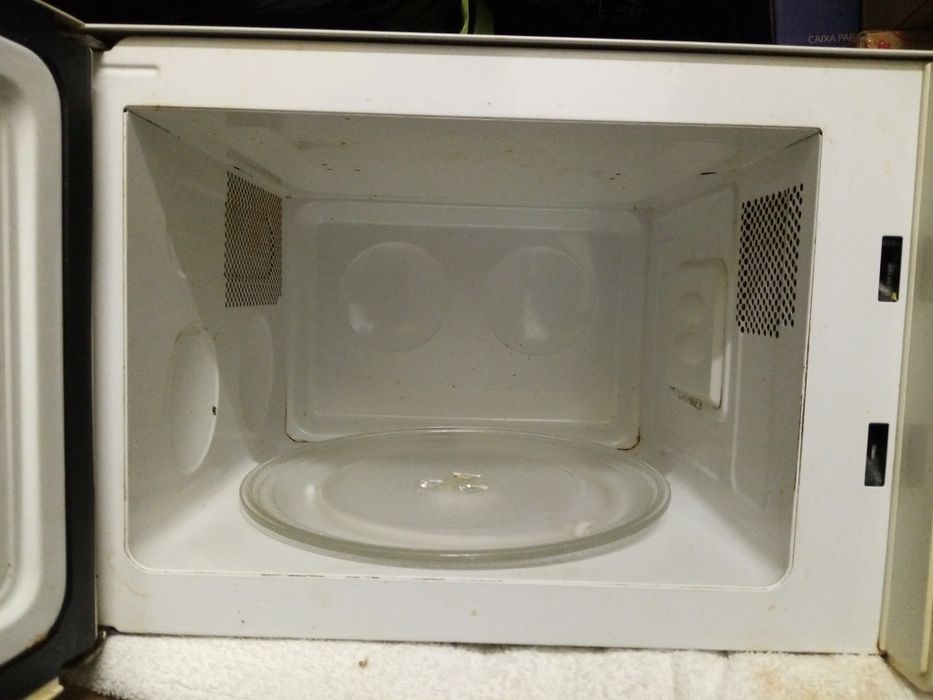Eletrodomėstico para cozinha em pleno  funcionamento.