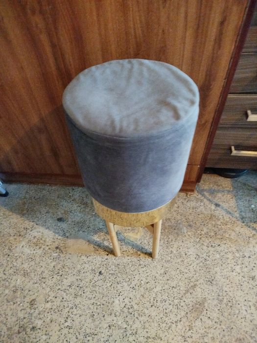 Sprzedam regał i pufe