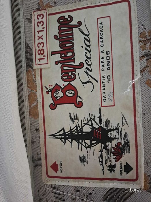 Colchão em bom estado.