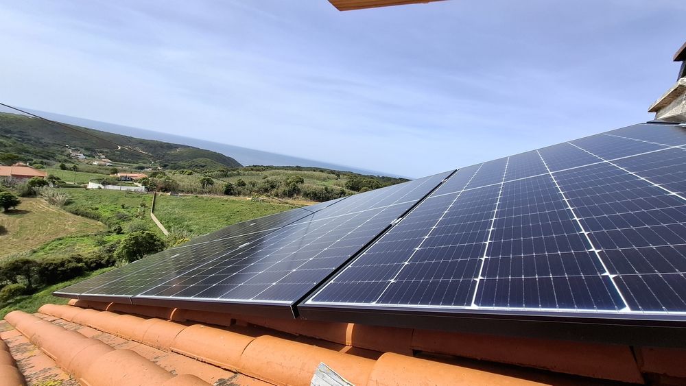 Painéis Solares com micro-inversores e cabos de ligação, só instalar