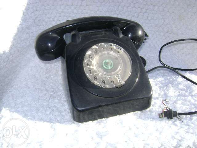 4 Telefones antigos pretos 1973, 75, 77 e 79