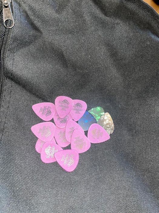 Vendo Guitarra + saco + afinador e palhetas