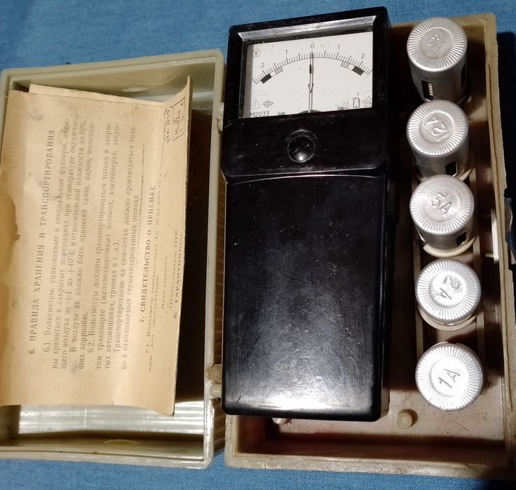 Вольтметр  М2033