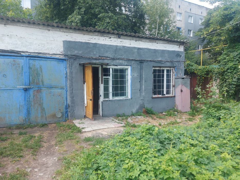 Продаж комерційного приміщення та гаражів (Центр, м. Ніжин)