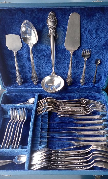 Продам набір столових та десертних приладдя мельхіор УРСР серії Троянд