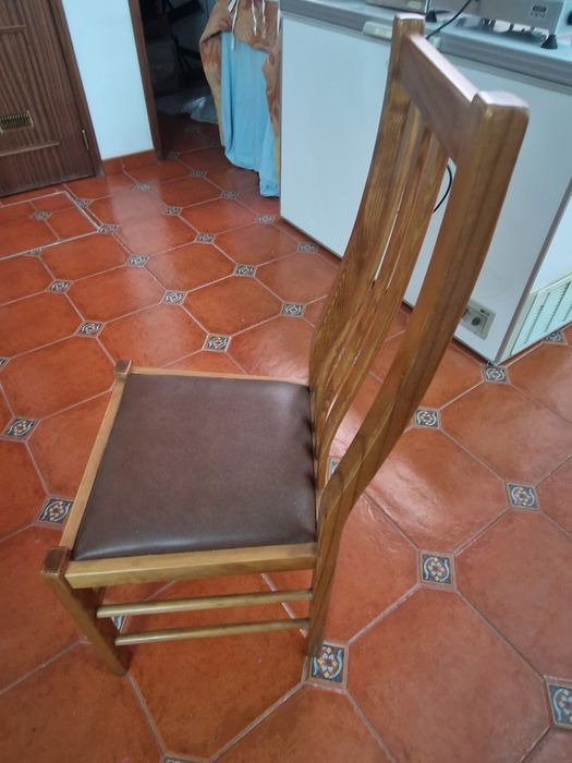 Mesa de Sala de Jantar e Móvel