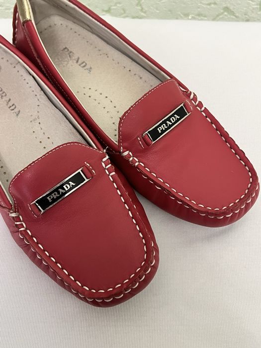 Prada шкіряні лофери, 35 розмір.