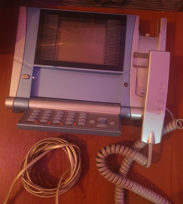 Крутий, компактний телефон! Як настінний, так і настільний!