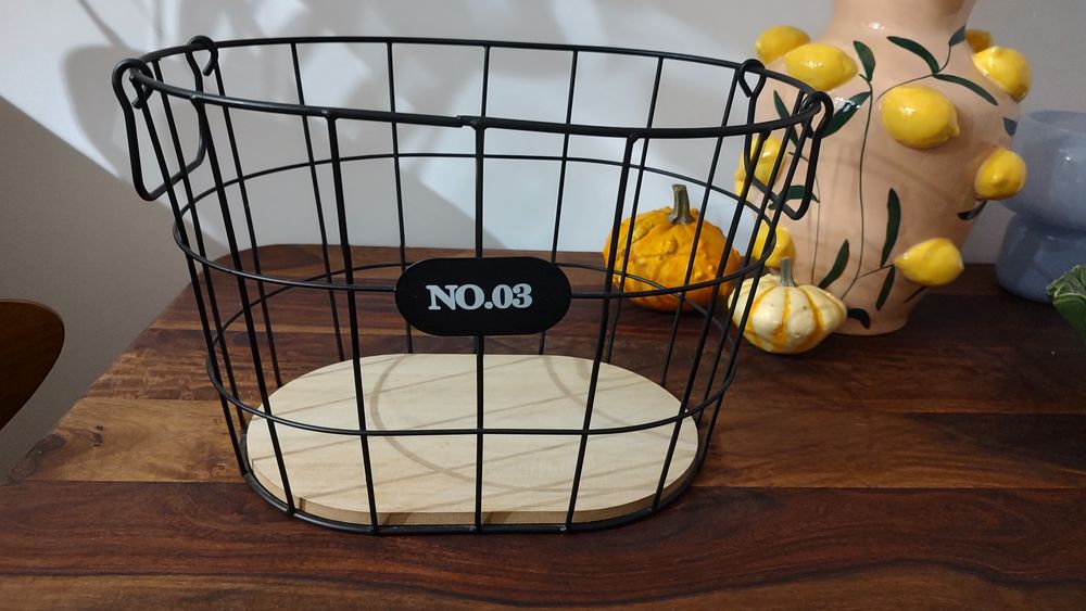 Metalowy kosz na owoce lub pieczywo