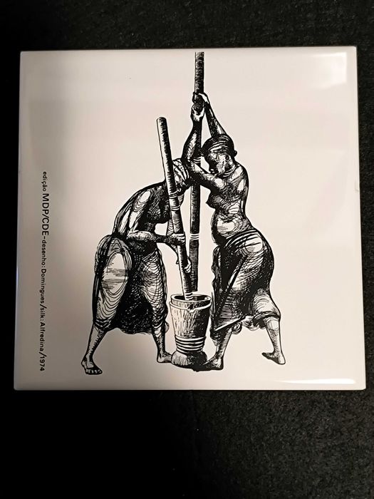 Azulejo edição MDP/CDE com desenho de António Pimentel Domingues, 1974