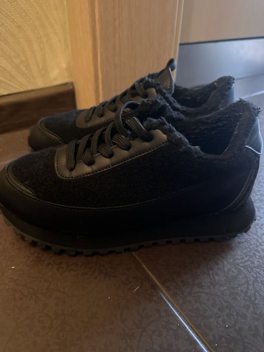 Продам зимові шкіряні кросівки