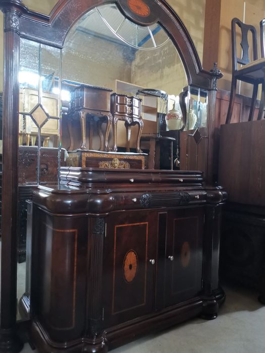 Sapateira móvel de entrada e grande espelho!
Com boa arrumação e uma o