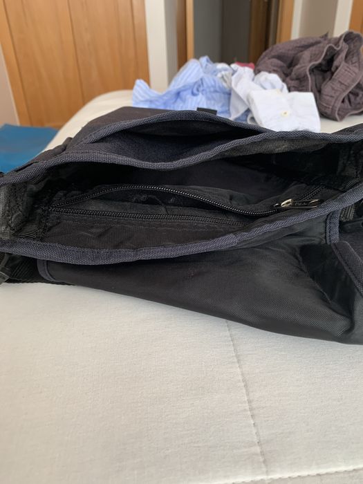 Mala / bolsa/ carteira da Eastpak nova