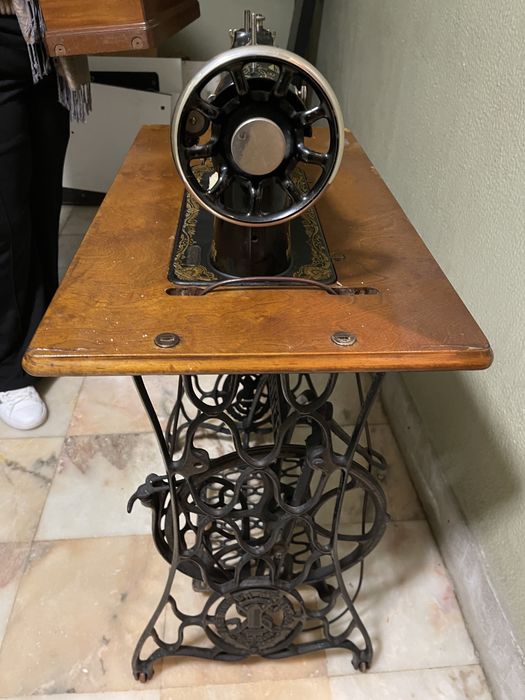 Maquina de Costura Singer Antiga