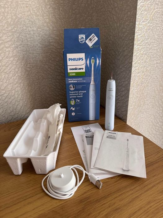 Електрическая зубная щетка PHILIPS Sonicare HX7106/01 серії 5300