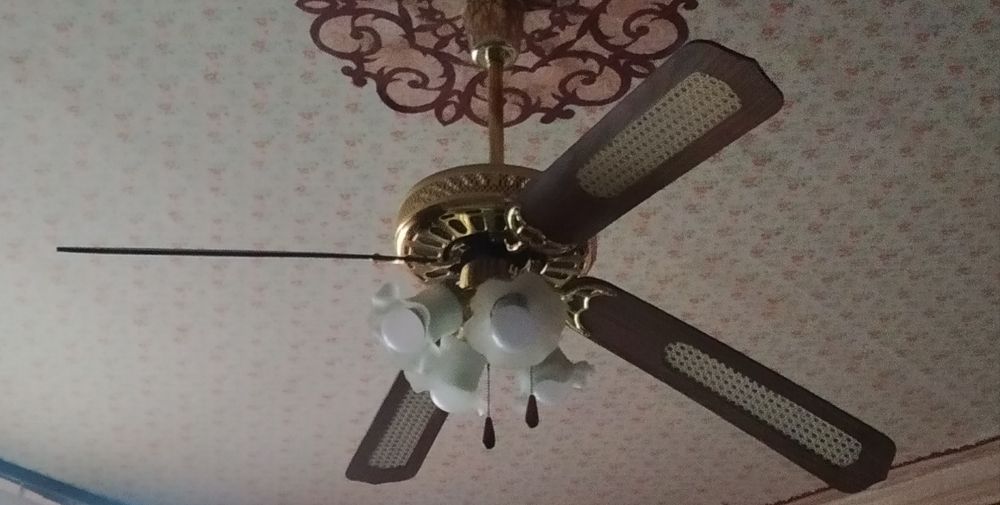 Продам Потолочный Вентилятор Люстра ,в гарному ,в рабочем стани.