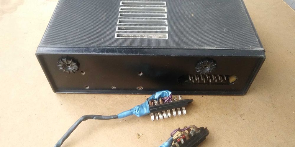 Радиоприемник "Урал"  (Урал-Авто), белая шкала, очень редкий приемник