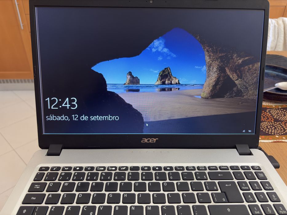 Notebook Acer para venda em bom estado.