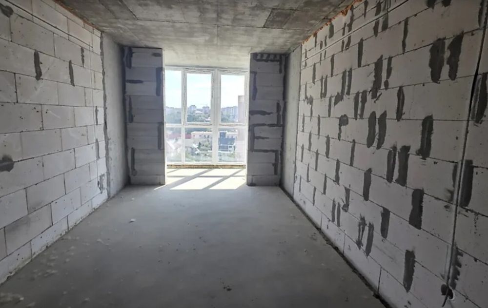 Продаж 2к квартири 69 кв. м на вул. Білогірська