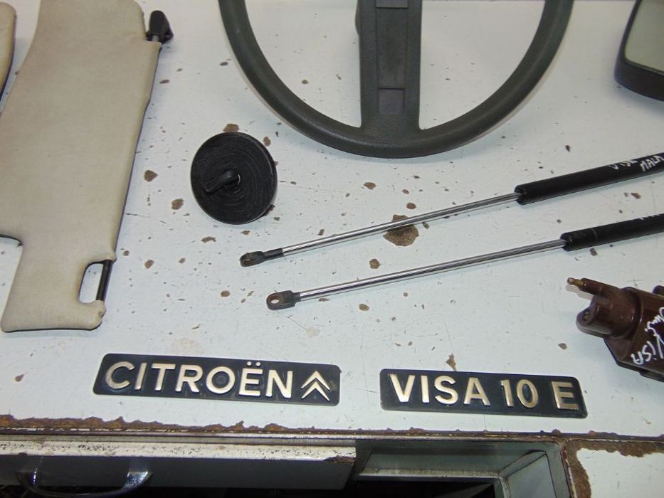 Citroen visa várias pequenas peças