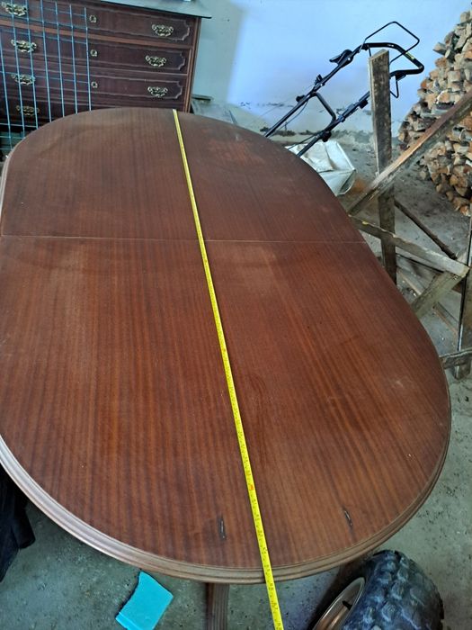 Mesa de jantar de madeira