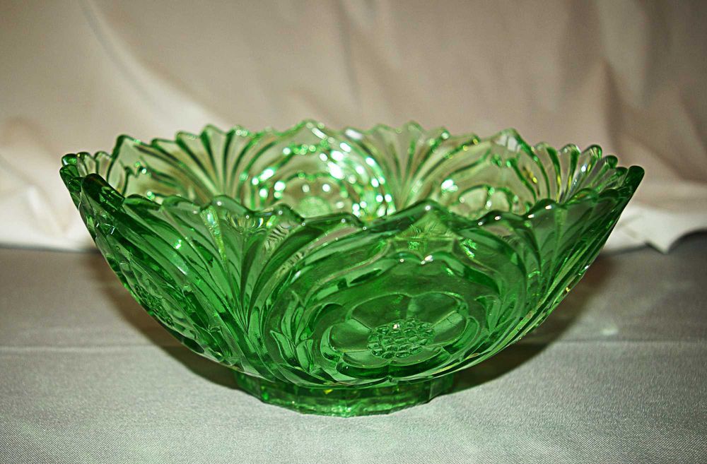 Saladeira de vidro grosso com relevos (vintage), usada