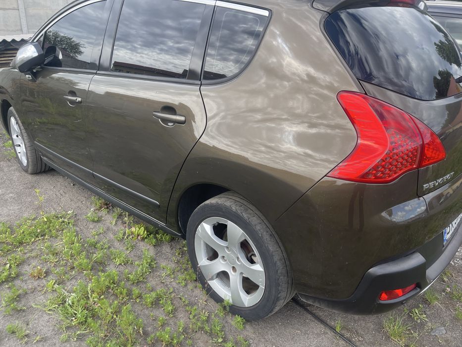 Peugeot 3008.                                        .