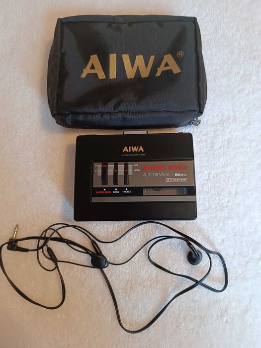 Walkman AIWA HS-G37 Super Bass, autorevers.