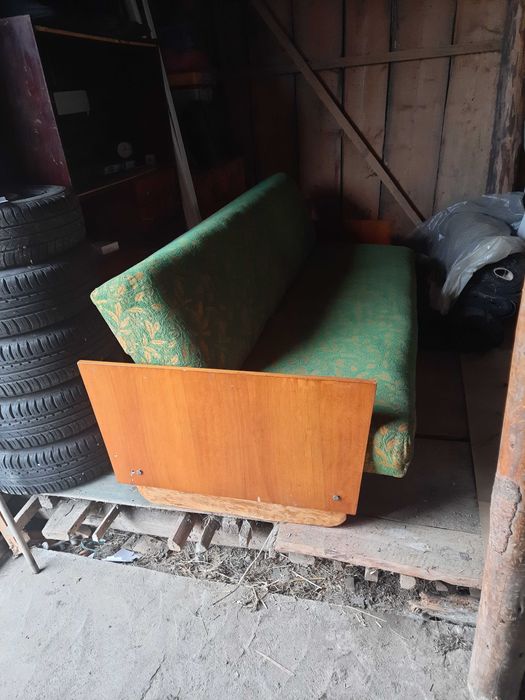 Диван розкладний новий ретро.