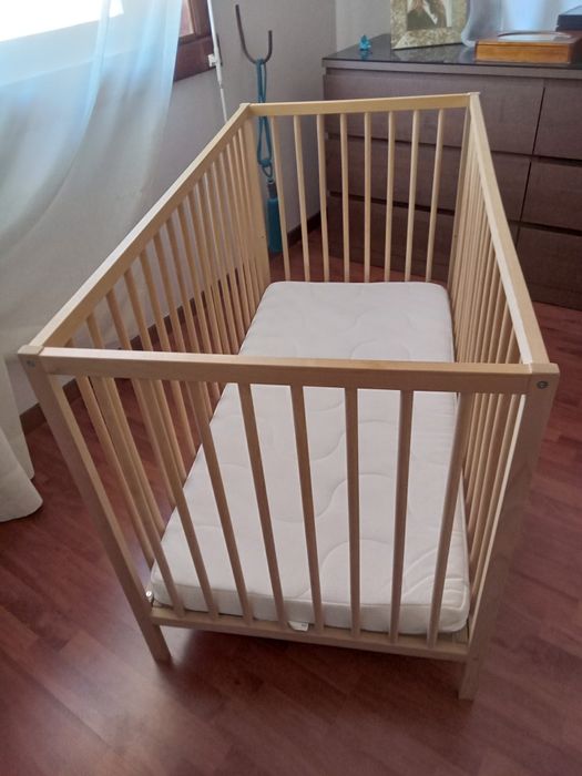 Cama bebé sem uso