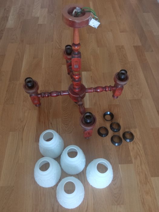 Lampa z pięknymi kloszami