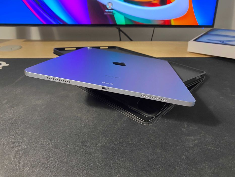 Apple iPad Air 13" M2 2024 Wi-Fi 128GB Blue (MV283NF/A) + чохол ESR