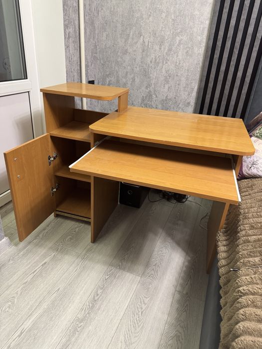 Компʼютерний стіл