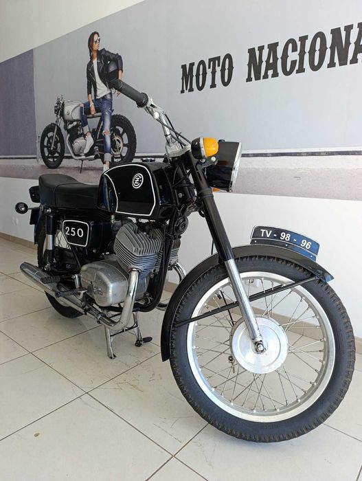 Mota antiga  Jawa 250cc de 1975