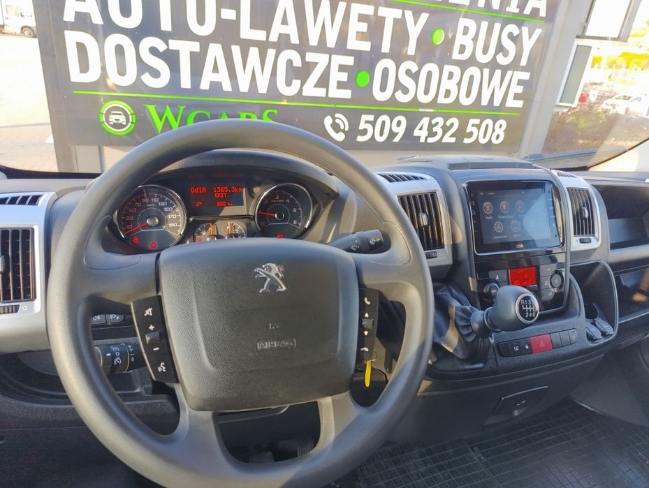 Bus Wypożyczalnia samochodów busów wynajem samochodu bez kaucji van