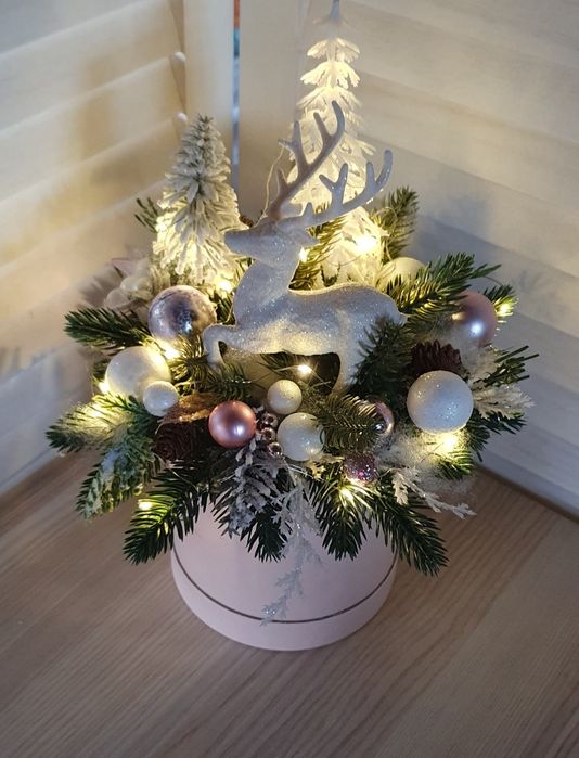 Stroik świąteczny na stół, renifer, róż, oświetlenie, Boże Narodzenie