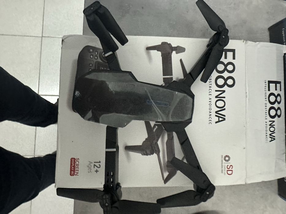 Drone E88 Nova, um quadricóptero dobrável