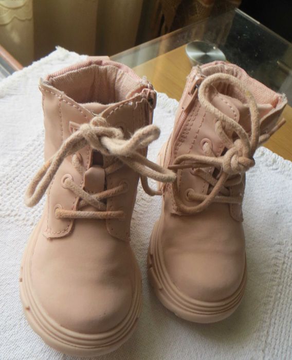 Botas criança, Sola antiderrapante Nº 21 Apertam lado com fecho - Zara