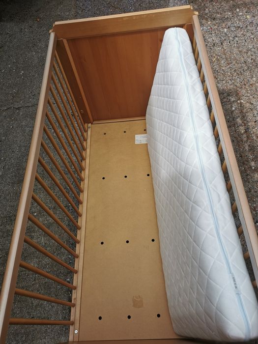 Berço Bebé com colchão IKEA