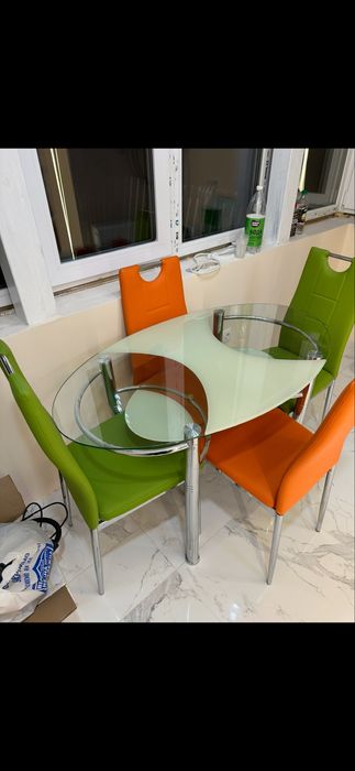 Продам скляний стіл овальноі форми