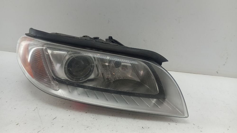 Фара правая Volvo V70 S80 2006-2011 30796136
