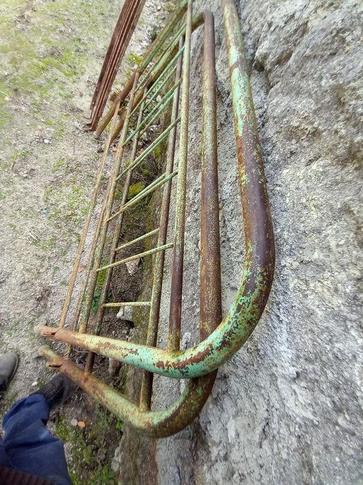 Cama de ferro - muito antiga